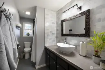 Beautiful modern main bath
