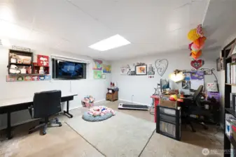 Bonus room for office, crafting, storage