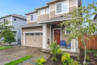 617 Birchwood-- a wonderful home in a welcoming neighborhood, close to freeway, shopping, and healthcare!