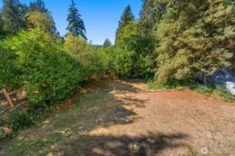 Tiered Lot extends one more level to the fence.