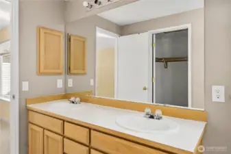 Primary en suite - dual sinks