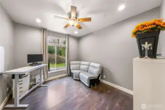 Office space on main with large window