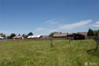 Shop & Barns