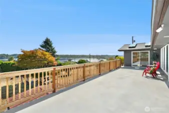 Entertainment Sized Deck with Views