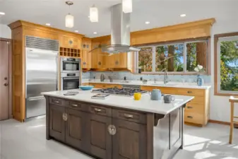 Wonderful island with 6 burner gas stove.