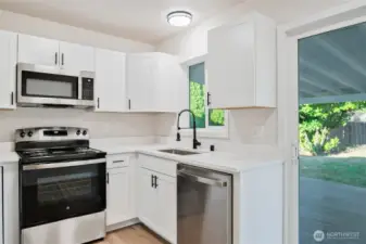 Kitchen W/SS Appliances