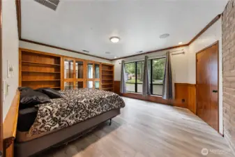 2nd guest BR w/ a walk-in closet. This BR is directly across from main bath