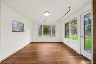 Sunroom w/o staging