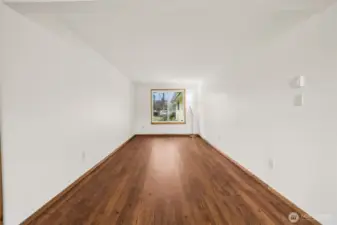 Flex/Family room w/o staging