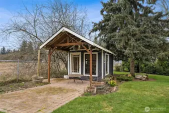 How cute is this? Perfect studio, work space, anything!