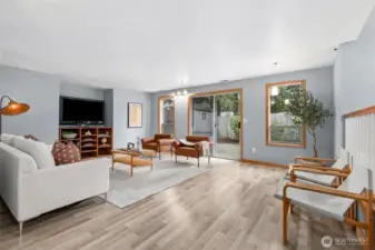 Large Bonus room with sliding glass door to patio