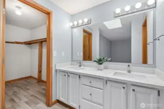 Full bathroom with walk-in closet in 2nd Primary Bedroom