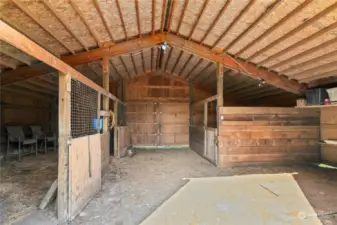3 paddocks and hay storage