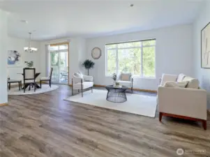 Living room very open , 9Ft celings