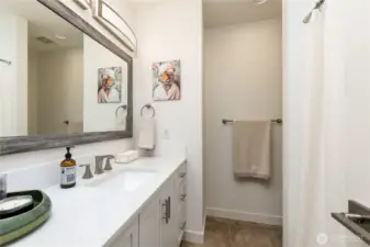 Full hall bathroom, newly remodeled