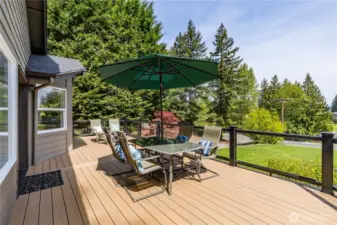 Entertainment-sized deck off the living room