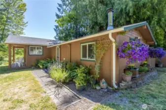 Well-maintained home - the roof is only 2 years old!