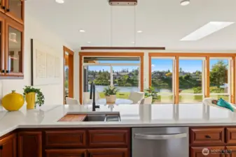 Oversized undermount sink w/touchless faucet
