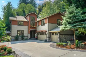 A serene green haven—offering rare privacy while keeping you minutes from Bellevue’s vibrant conveniences.