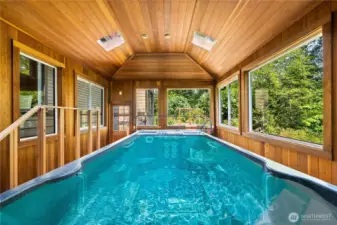 Pool House with Spa Trainer