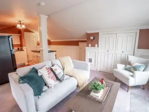 Another view of the apartment above the garage.