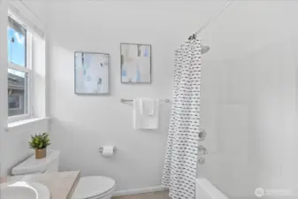 Upstairs full bathroom.