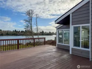 Expansive back deck