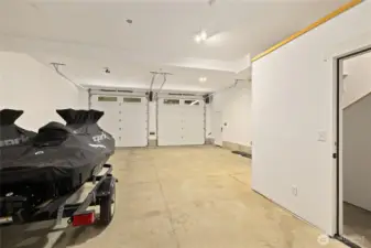 Shop Garage with approximately 800 sf of space!