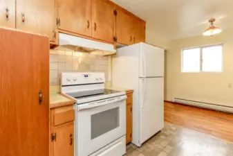 Newer stove and refrigerator.