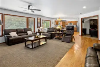 Well kept hardwood floors & carpet.
