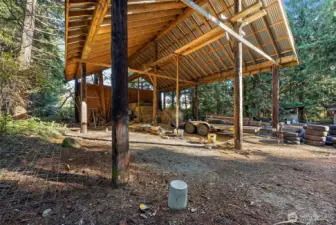 Quality construction, look at those huge timber posts!