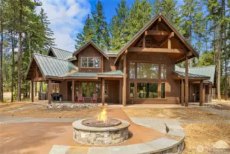 Outdoor living at 930 Maple Leaf Loop