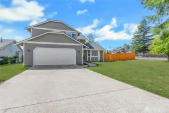 Front of home. Lot's of parking. Grass has been photoshopped to look green.