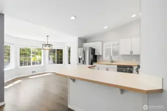Kitchen breakfast bar