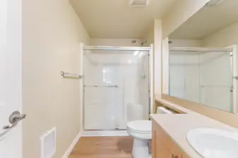 Primary room bathroom 3/4
