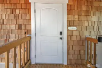 Detached 2 BR, 2 BTH apartment over garage
