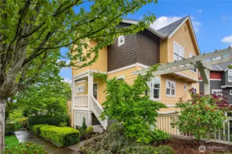 Welcome to one of the best townhomes in High Point. This beauty is like a standalone home with only one party wall and features fantastic views.