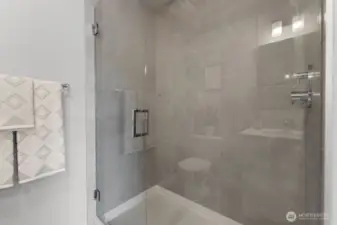 Photographs are for illustrative purposes only. Features, finishes, interior/exterior colors, landscaping and floorplan shown may vary from actual homes built.