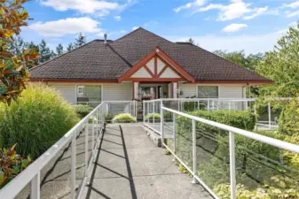 walkway to club house
