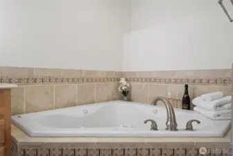 Spa-like jetted tub