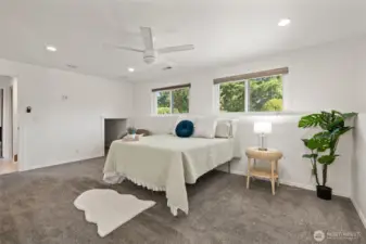 Huge bonus room