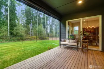 Back deck with motorized screen