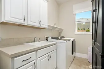 Large laundry room with lots of cabinets