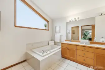 Soaking tub in primary bathroom