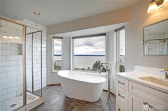 Luxury bathing with a fabulous view!