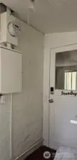 enclosed porch common area to the laundry facilities