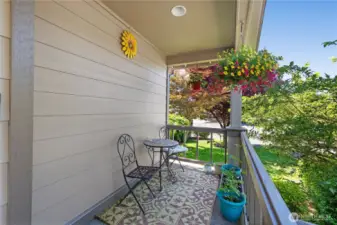 Charming covered front porch, prefect for drinking your morning coffee!
