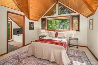 Looking for peace and quiet in a spa-like retreat? Third floor primary suite feels like a world away - your own treehouse above it all!