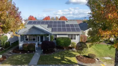 Whether you're looking to simplify, settle down, or just enjoy smart, stylish living, this Lynden gem has it all — without a single inch wasted.