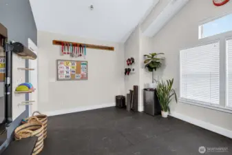 Large room for flex space or bedroom